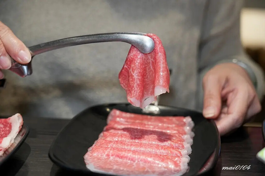 林口火鍋吃到飽｜魔椒頂級鴛鴦鍋林口總店～吃到飽的價格、單點的
