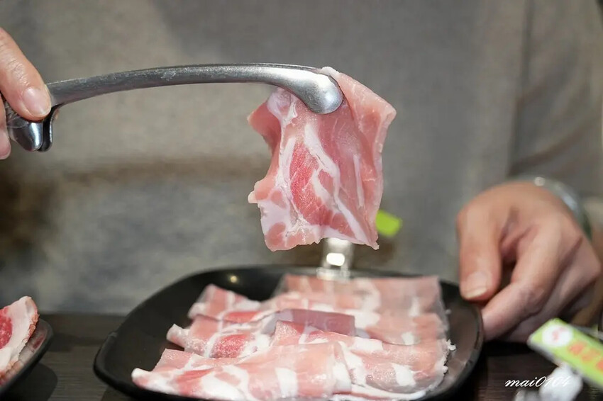 林口火鍋吃到飽｜魔椒頂級鴛鴦鍋林口總店～吃到飽的價格、單點的