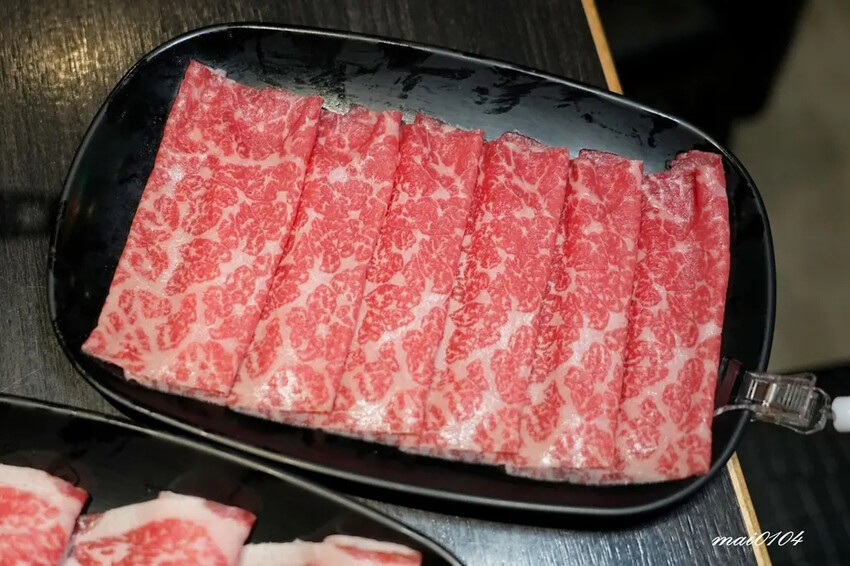 林口火鍋吃到飽｜魔椒頂級鴛鴦鍋林口總店～吃到飽的價格、單點的