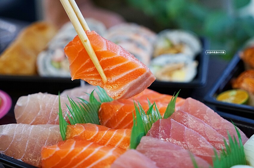 厚切生魚片超銷魂!!在地饕客狂推,真材實料高CP值,壽司、手捲、湯品任你選,家庭、公司行號外帶聚餐美食