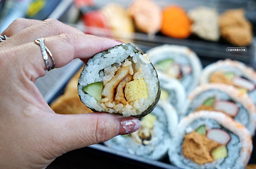 厚切生魚片超銷魂!!在地饕客狂推,真材實料高CP值,壽司、手捲、湯品任你選,家庭、公司行號外帶聚餐美食