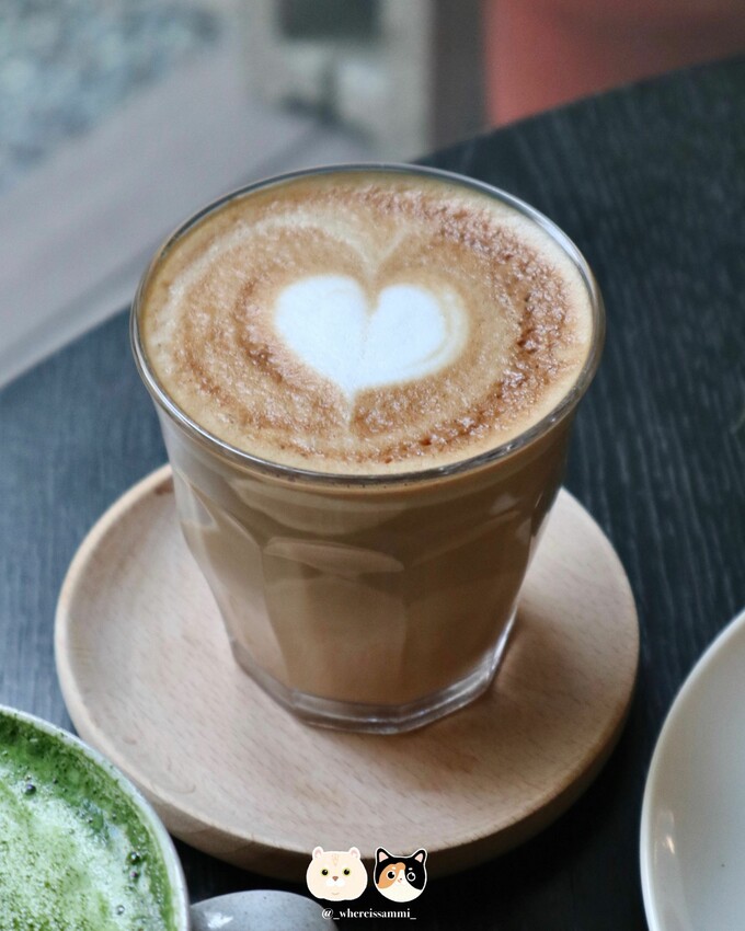 台中西區咖啡廳|Folk Gathering.沉穩清水模建築配上甜點與咖啡,感受靜謐美好的午後