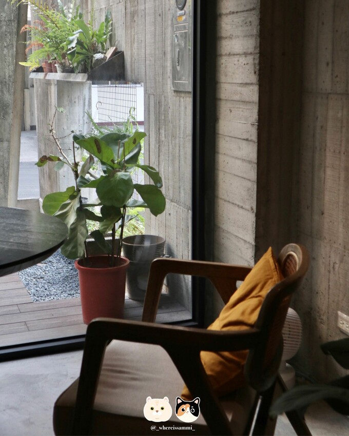 台中西區咖啡廳|Folk Gathering.沉穩清水模建築配上甜點與咖啡,感受靜謐美好的午後