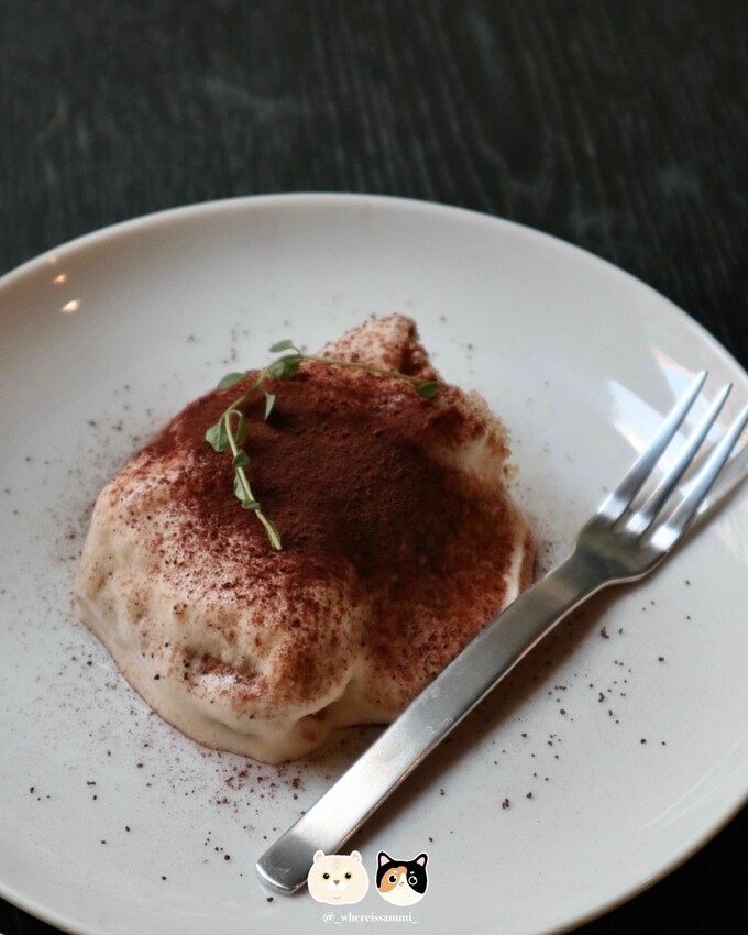 台中西區咖啡廳|Folk Gathering.沉穩清水模建築配上甜點與咖啡,感受靜謐美好的午後