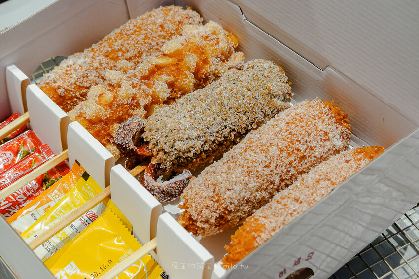 明朗時代米熱狗MyungRang X魔王 正宗韓國炸熱狗插旗台北 一定要沾砂糖才好吃