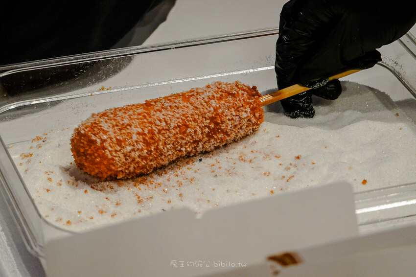 明朗時代米熱狗MyungRang X魔王 正宗韓國炸熱狗插旗台北 一定要沾砂糖才好吃