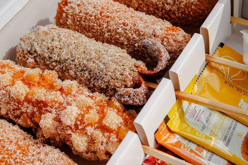 明朗時代米熱狗MyungRang X魔王 正宗韓國炸熱狗插旗台北 一定要沾砂糖才好吃