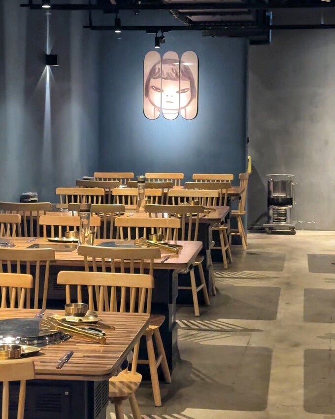 新竹最強燒肉品牌「阿叔燒肉竹北店」,主打火烤兩吃單點式、套餐式日式燒肉,提供頂級肉品及生猛海鮮,還有專人桌邊代烤!生日慶生、商務聚餐來這準沒錯~ - 阿華田的美食日記