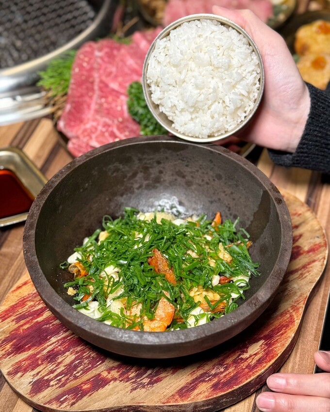 新竹最強燒肉品牌「阿叔燒肉竹北店」,主打火烤兩吃單點式、套餐式日式燒肉,提供頂級肉品及生猛海鮮,還有專人桌邊代烤!生日慶生、商務聚餐來這準沒錯~ - 阿華田的美食日記