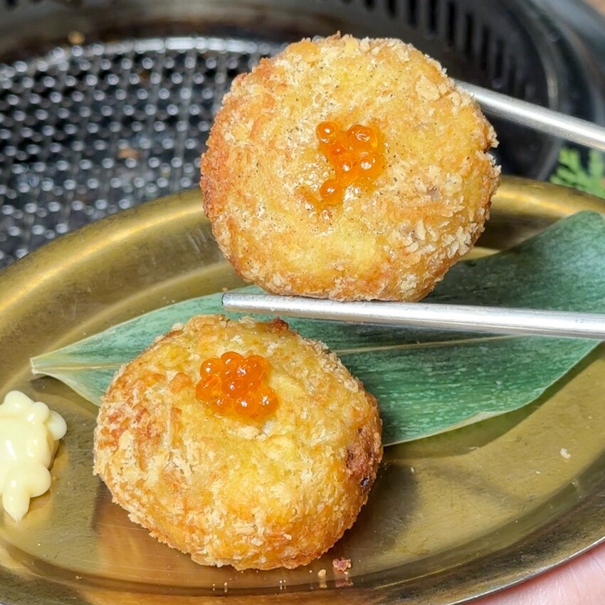 新竹最強燒肉品牌「阿叔燒肉竹北店」,主打火烤兩吃單點式、套餐式日式燒肉,提供頂級肉品及生猛海鮮,還有專人桌邊代烤!生日慶生、商務聚餐來這準沒錯~ - 阿華田的美食日記