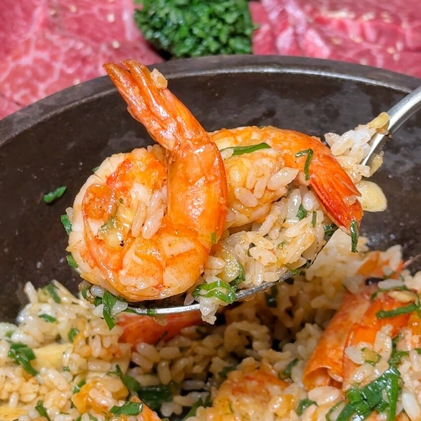 新竹最強燒肉品牌「阿叔燒肉竹北店」,主打火烤兩吃單點式、套餐式日式燒肉,提供頂級肉品及生猛海鮮,還有專人桌邊代烤!生日慶生、商務聚餐來這準沒錯~ - 阿華田的美食日記