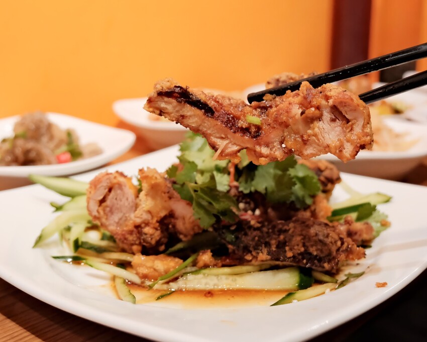 【松山酸菜魚推薦】成都滿庭芳川式料理～一個人也能吃道地川菜料理，只要180元起？！酸菜魚、超人氣椒麻雞排、招牌水煮牛肉～台北小巨蛋平價美食