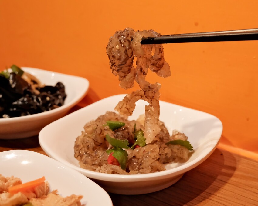 【松山酸菜魚推薦】成都滿庭芳川式料理～一個人也能吃道地川菜料理，只要180元起？！酸菜魚、超人氣椒麻雞排、招牌水煮牛肉～台北小巨蛋平價美食