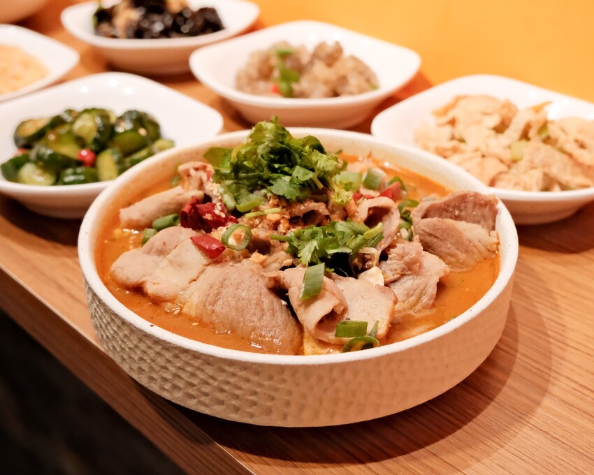 【松山酸菜魚推薦】成都滿庭芳川式料理～一個人也能吃道地川菜料理，只要180元起？！酸菜魚、超人氣椒麻雞排、招牌水煮牛肉～台北小巨蛋平價美食