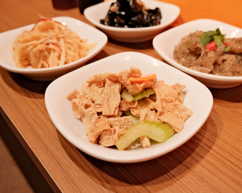 【松山酸菜魚推薦】成都滿庭芳川式料理～一個人也能吃道地川菜料理，只要180元起？！酸菜魚、超人氣椒麻雞排、招牌水煮牛肉～台北小巨蛋平價美食