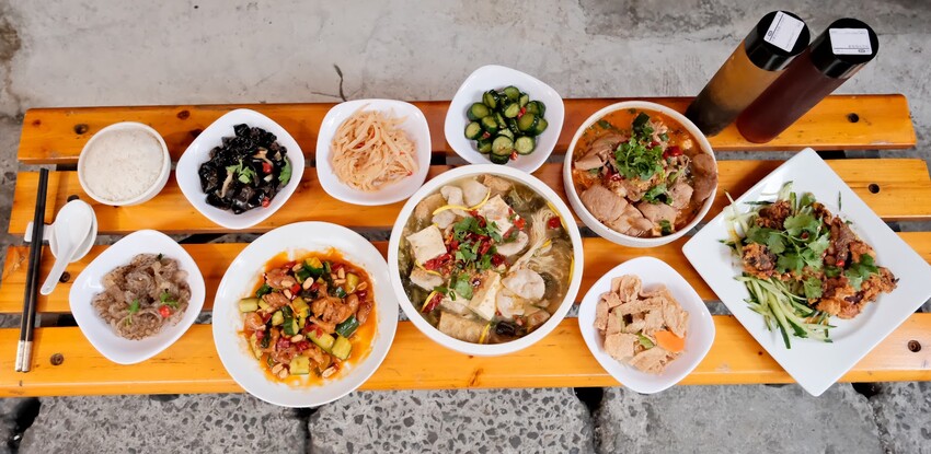 【松山酸菜魚推薦】成都滿庭芳川式料理～一個人也能吃道地川菜料理，只要180元起？！酸菜魚、超人氣椒麻雞排、招牌水煮牛肉～台北小巨蛋平價美食