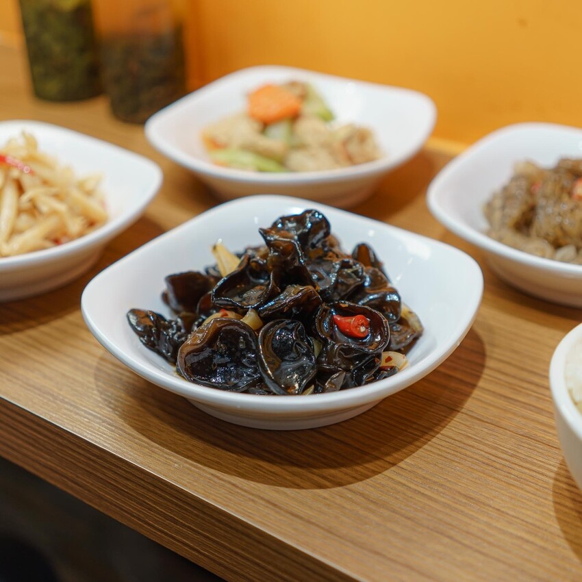 台北 松山區 成都滿庭芳 川式料理 小巨蛋 酸菜魚 水煮牛 3.jpg