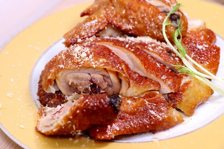 隱身巷弄的小餐館也能吃到道地粵式料理.必點每日限量的廣式脆皮雞| 鳳凰軒簡餐港式料理,菜單價格 嘉義美食