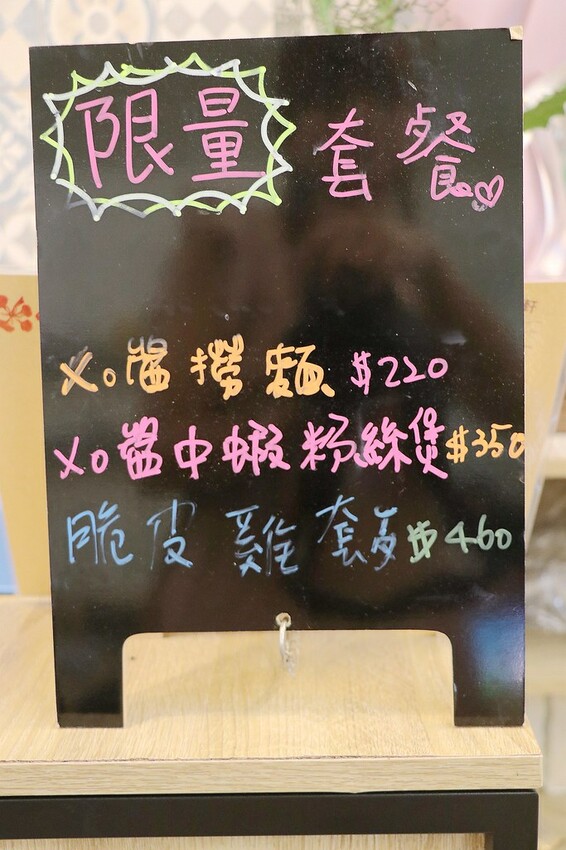 隱身巷弄的小餐館也能吃到道地粵式料理.必點每日限量的廣式脆皮雞| 鳳凰軒簡餐港式料理,菜單價格 嘉義美食