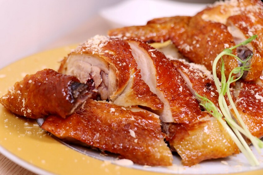 隱身巷弄的小餐館也能吃到道地粵式料理.必點每日限量的廣式脆皮雞| 鳳凰軒簡餐港式料理,菜單價格 嘉義美食