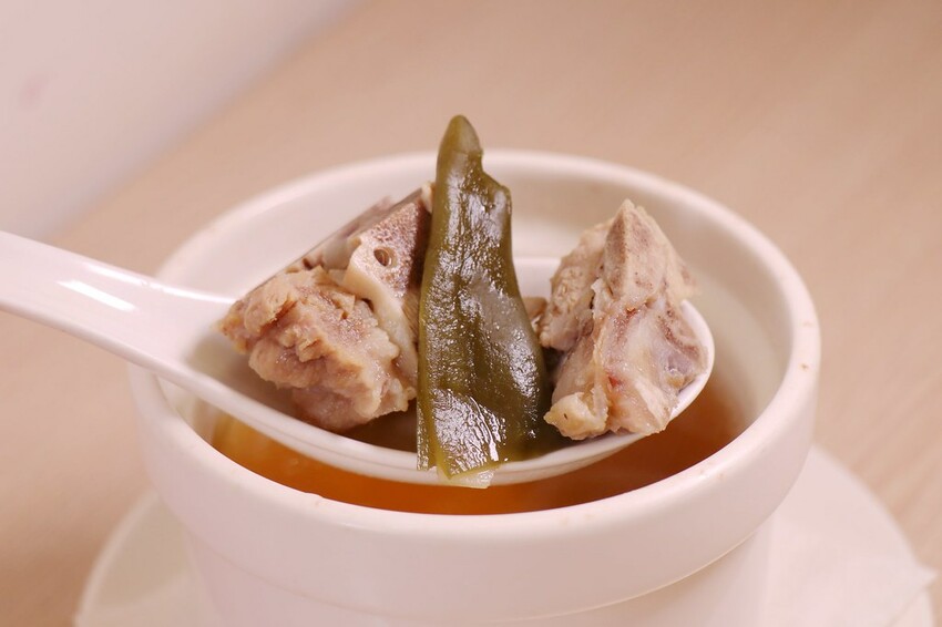 隱身巷弄的小餐館也能吃到道地粵式料理.必點每日限量的廣式脆皮雞| 鳳凰軒簡餐港式料理,菜單價格 嘉義美食