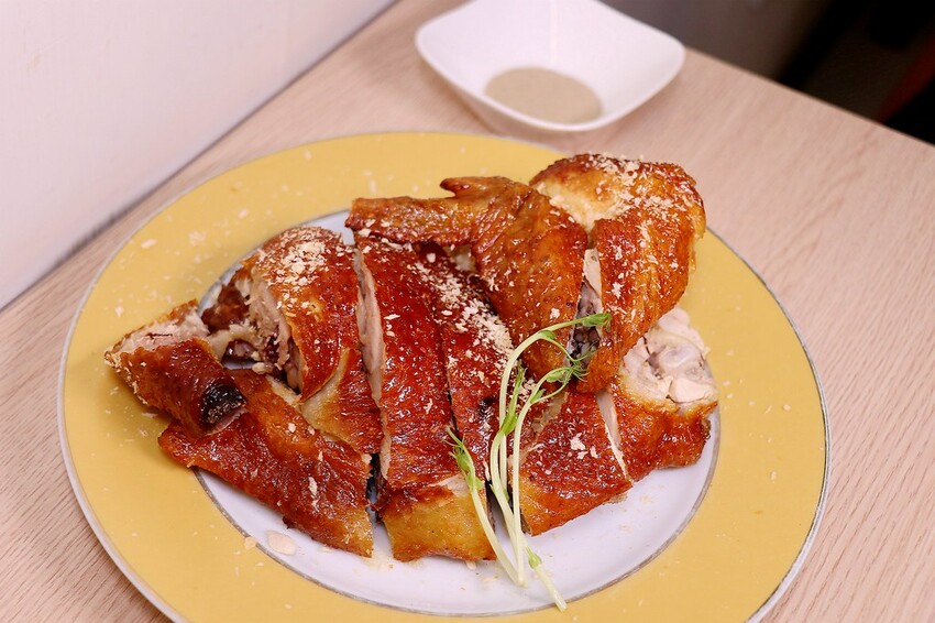 隱身巷弄的小餐館也能吃到道地粵式料理.必點每日限量的廣式脆皮雞| 鳳凰軒簡餐港式料理,菜單價格 嘉義美食