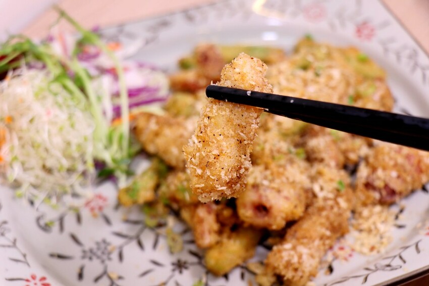 隱身巷弄的小餐館也能吃到道地粵式料理.必點每日限量的廣式脆皮雞| 鳳凰軒簡餐港式料理,菜單價格 嘉義美食