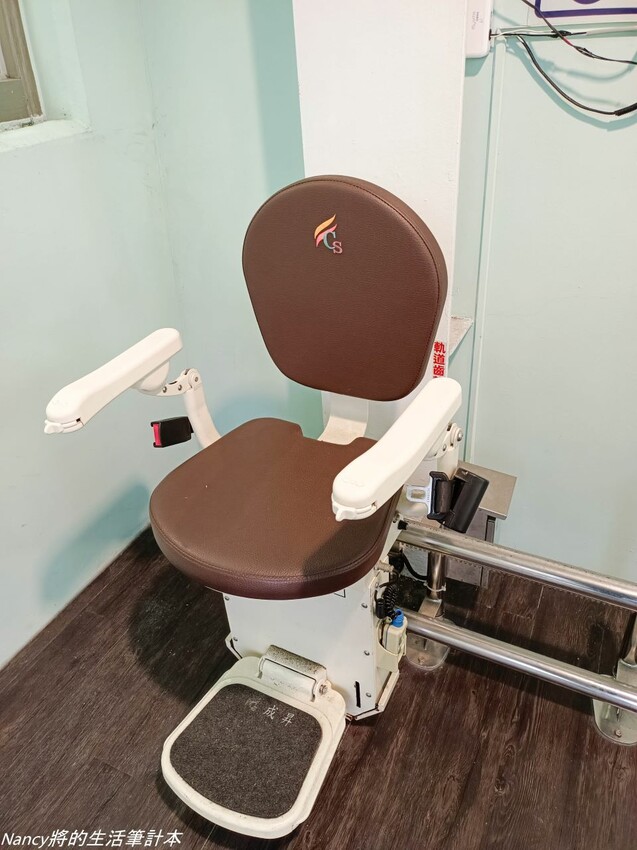 最潮台式火鍋店一次提供多種超台味鍋底，魷魚螺肉蒜、功夫排骨酥、生炒花枝、客家鹹湯圓通通都有~