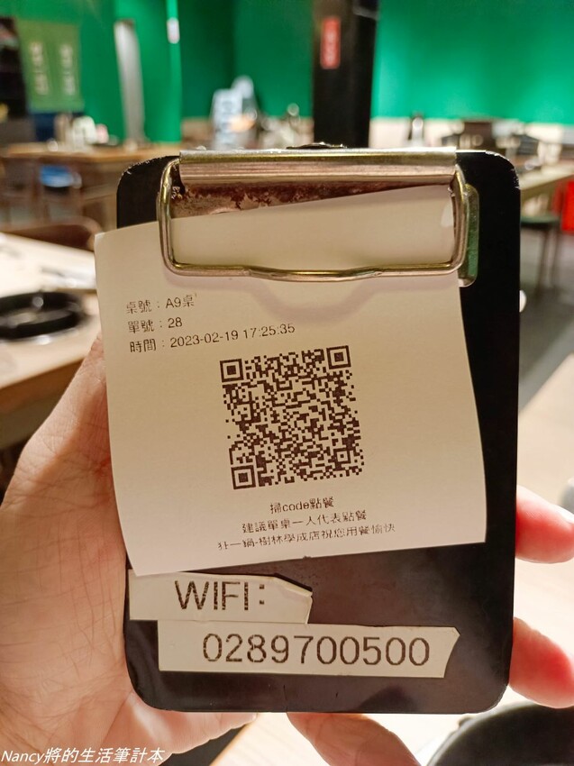 最潮台式火鍋店一次提供多種超台味鍋底，魷魚螺肉蒜、功夫排骨酥、生炒花枝、客家鹹湯圓通通都有~