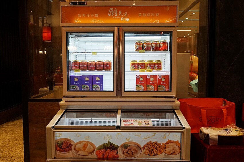 台中超狂單點式港式料理吃到飽！！加碼自助熱鍋區、港式熱炒、粥品等高達60道以上料理任你無限吃~~