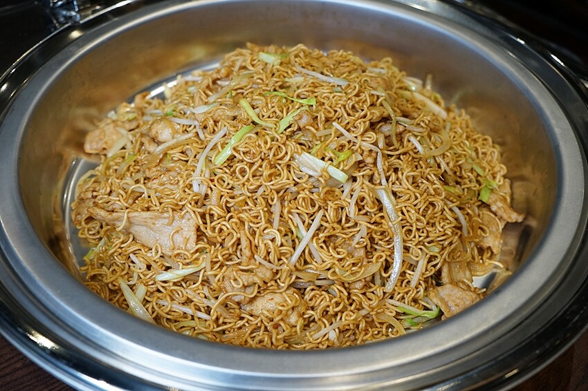 台中超狂單點式港式料理吃到飽！！加碼自助熱鍋區、港式熱炒、粥品等高達60道以上料理任你無限吃~~