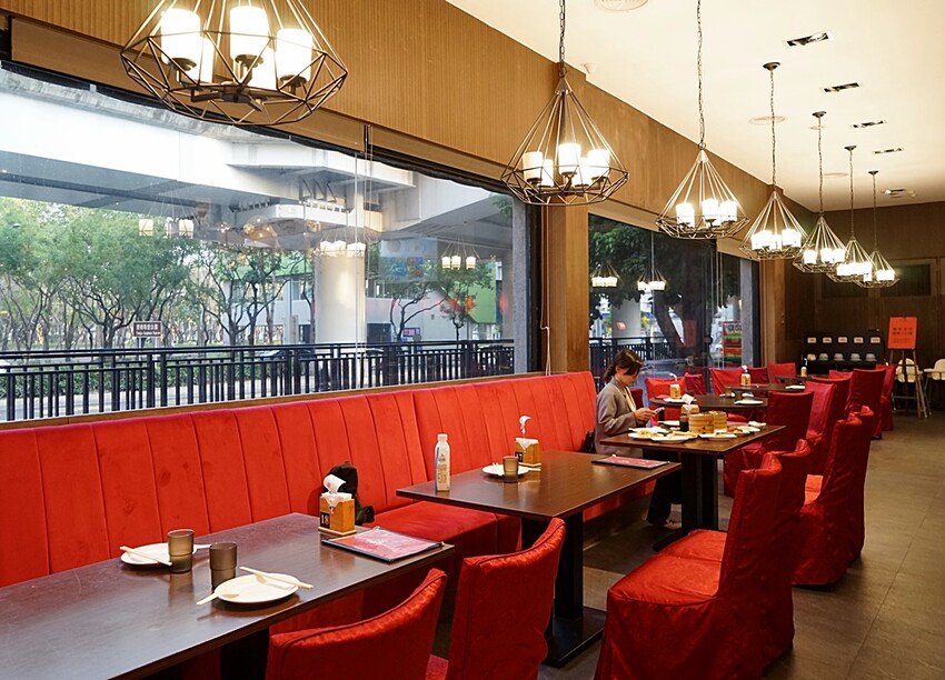 台中超狂單點式港式料理吃到飽！！加碼自助熱鍋區、港式熱炒、粥品等高達60道以上料理任你無限吃~~