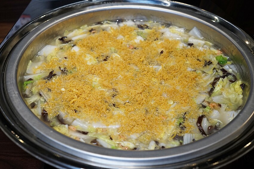 台中超狂單點式港式料理吃到飽！！加碼自助熱鍋區、港式熱炒、粥品等高達60道以上料理任你無限吃~~