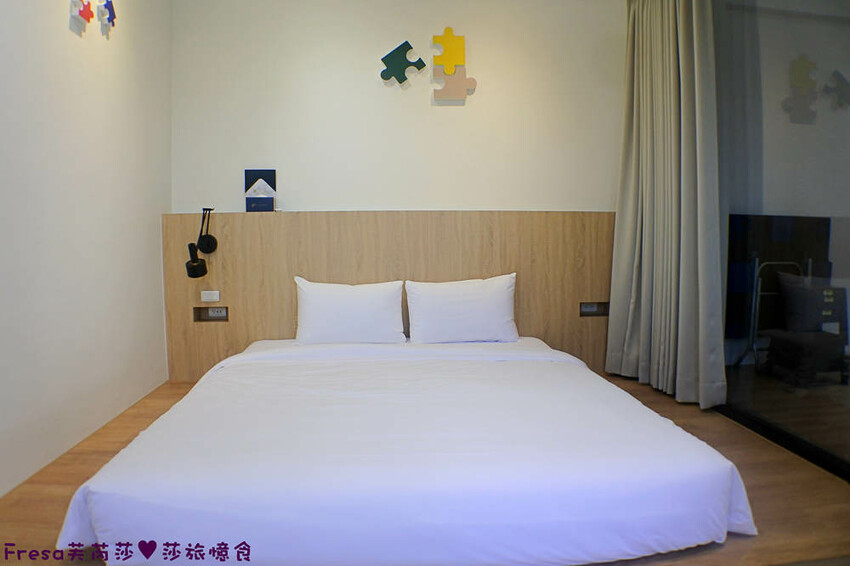 台南民宿【衡定理台南安平包棟民宿（畃雨）】大面景觀窗房內景色超美！大陽台微海景渡假趣│歡樂卡拉ＯＫ室│廚房家電餐具設備齊全 - Fresa芙芮莎♥莎旅憶食