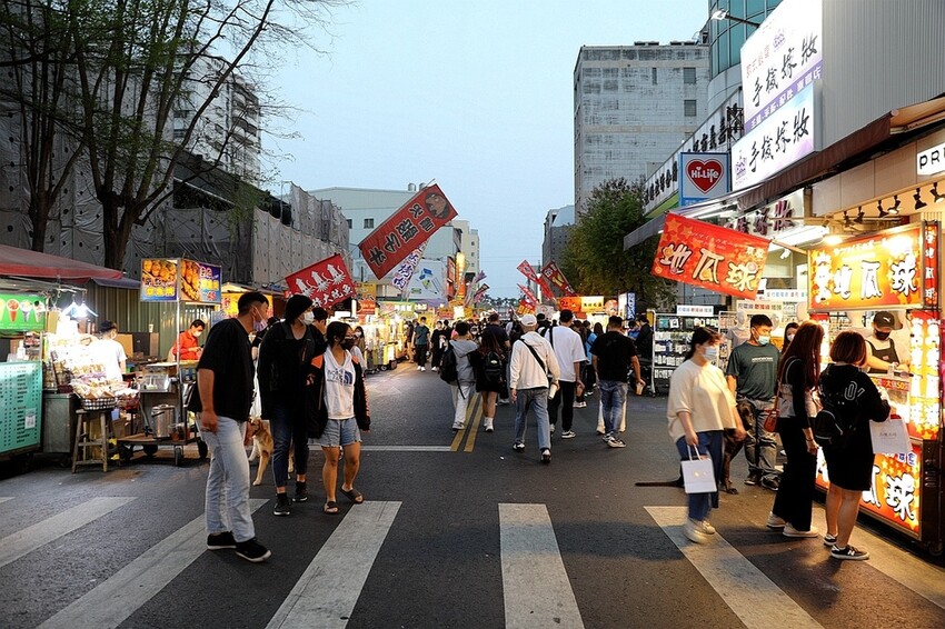 嘉義市西區安蘭居旅店|180度超廣視野俯瞰嘉義市景(嘉義火車站高CP值青年旅館住宿推薦)