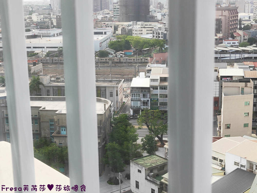 嘉義飯店【安蘭居旅店】高樓遠眺火車的優雅設計系!還有背包客房專屬客廳廚房│嘉義火車站│洗烘衣機│嘉義青旅 - Fresa芙芮莎♥莎旅憶食