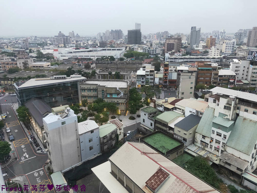 嘉義飯店【安蘭居旅店】高樓遠眺火車的優雅設計系!還有背包客房專屬客廳廚房│嘉義火車站│洗烘衣機│嘉義青旅 - Fresa芙芮莎♥莎旅憶食