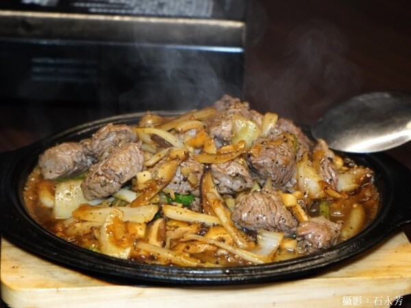 台中科博館美食推薦「飽閤醉酒店」四人餐豪華五層海鮮塔1000元