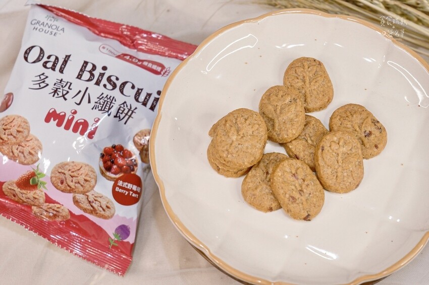 宅配美食｜飲控族推薦零食，酥脆不油膩燕麥餅乾開箱！多穀小纖餅