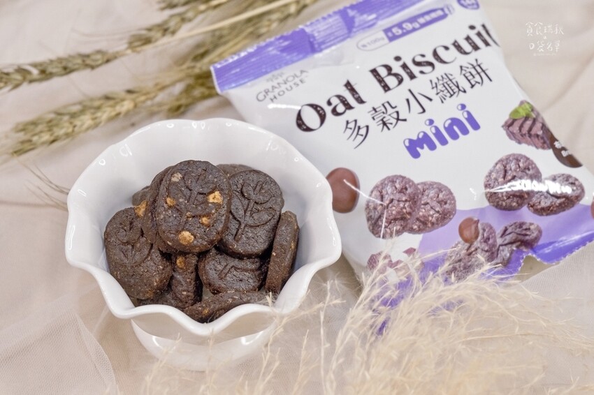 宅配美食｜飲控族推薦零食，酥脆不油膩燕麥餅乾開箱！多穀小纖餅