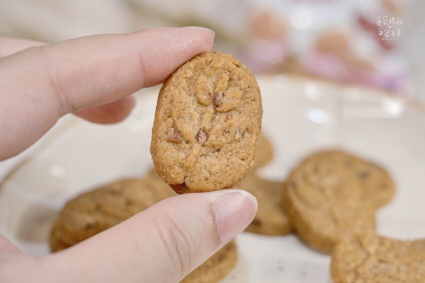 宅配美食｜飲控族推薦零食，酥脆不油膩燕麥餅乾開箱！多穀小纖餅