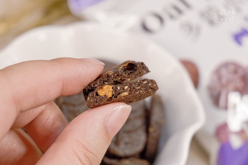 宅配美食｜飲控族推薦零食，酥脆不油膩燕麥餅乾開箱！多穀小纖餅