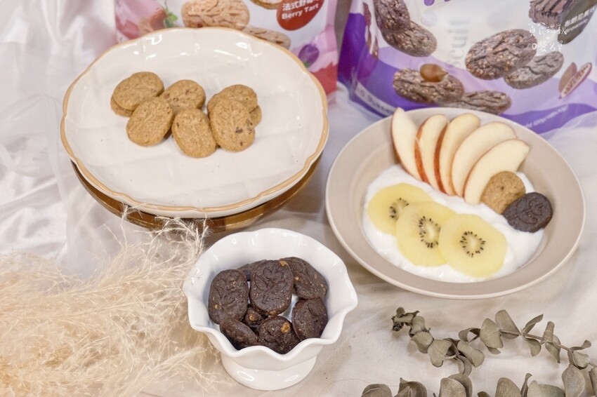 宅配美食｜飲控族推薦零食，酥脆不油膩燕麥餅乾開箱！多穀小纖餅