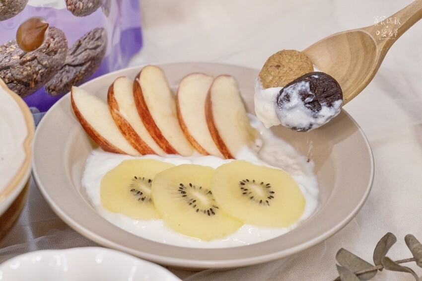 宅配美食｜飲控族推薦零食，酥脆不油膩燕麥餅乾開箱！多穀小纖餅