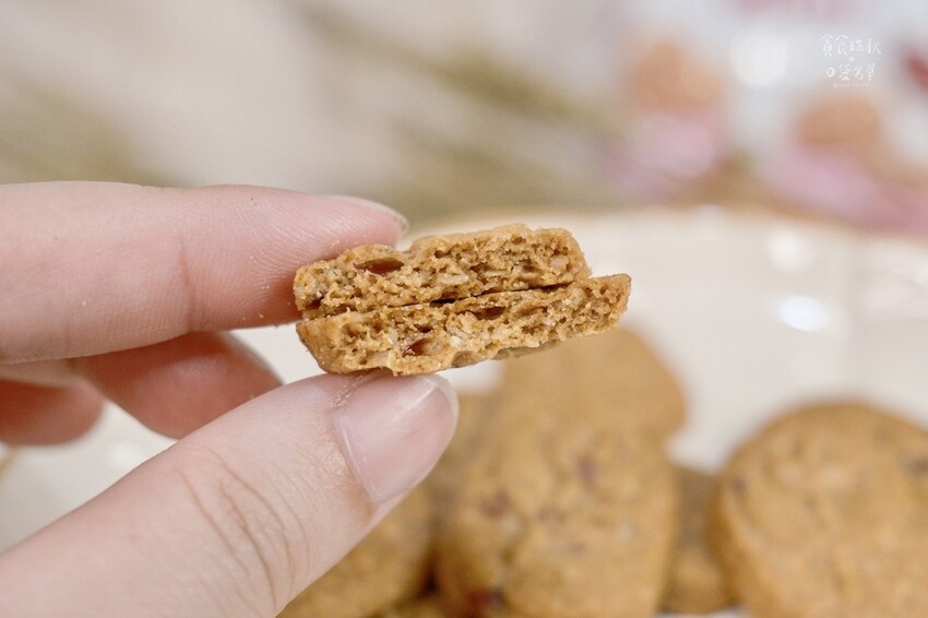 宅配美食｜飲控族推薦零食，酥脆不油膩燕麥餅乾開箱！多穀小纖餅