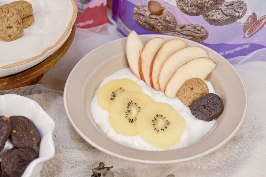 宅配美食｜飲控族推薦零食，酥脆不油膩燕麥餅乾開箱！多穀小纖餅