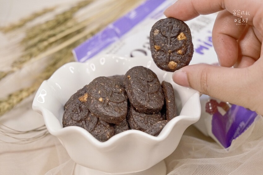 宅配美食｜飲控族推薦零食，酥脆不油膩燕麥餅乾開箱！多穀小纖餅