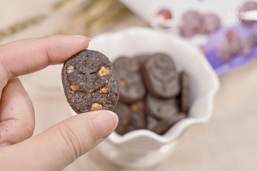 宅配美食｜飲控族推薦零食，酥脆不油膩燕麥餅乾開箱！多穀小纖餅