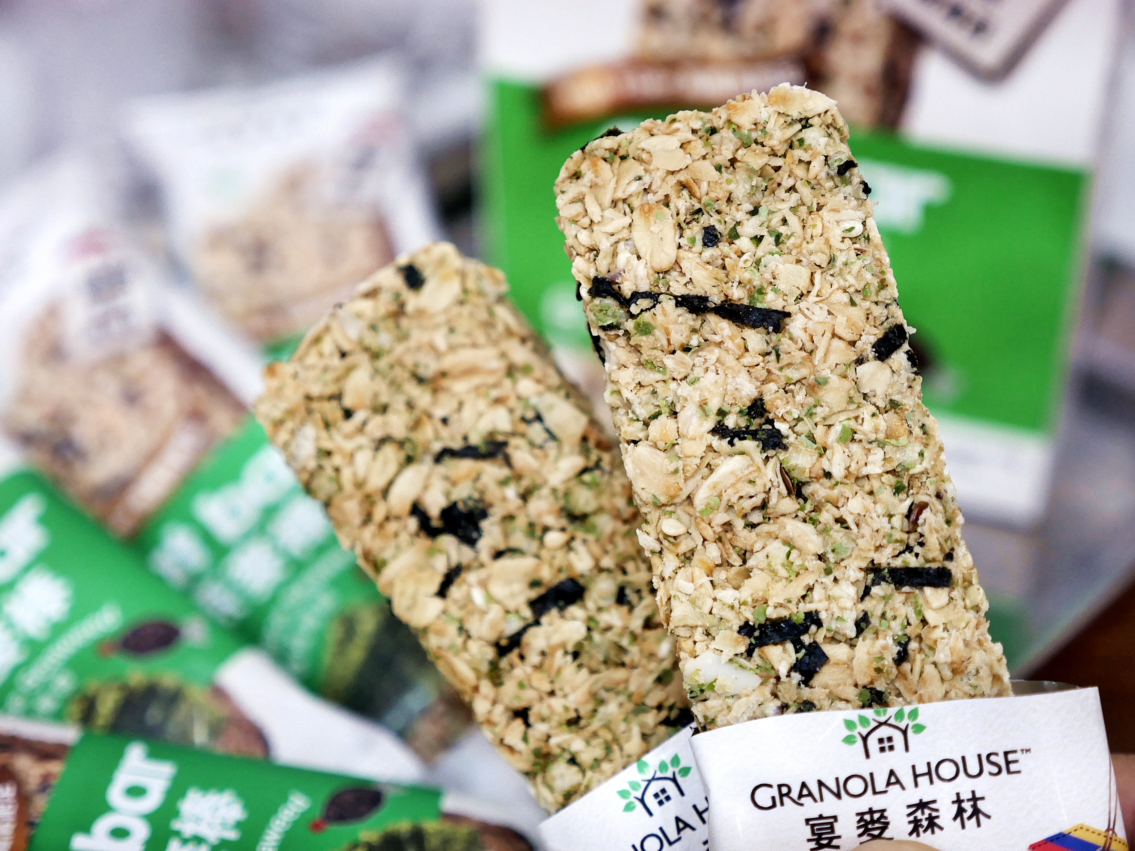 滿滿燕麥配上大量堅果的輕卡高纖小點心，下午茶來一支不罪惡