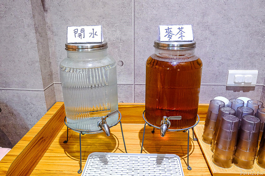 烏龍麵清甜湯頭大塊雞腿肉，佐屋熟成咖哩結合20種辛香料，滋味濃郁微酸尾韻有層次！